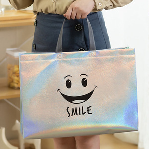 กระเป๋าผ้าสปันบอนด์ Xinsen ลายยิ้มสีรุ้ง กระเป๋าช้อปปิ้งนำกลับมาใช้ใหม่ได้ สำหรับผู้หญิง แฟชั่น ของขวัญ บรรจุภัณฑ์ - Product Image 1