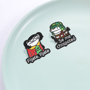 Dos estilos de broche de esmalte con personaje de dibujos animados latino, divertido, con diseño de eslogan local español, figura simple dibujada a mano, para decoración de mochila - Product Image 3