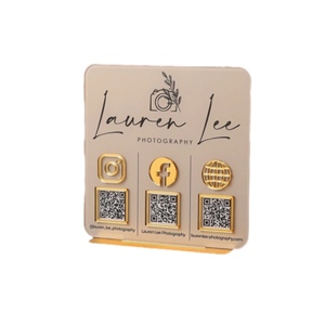 Elegante Exhibidor Acrílico con Base de Madera para Código QR, Mesa para Publicidad Personalizada en Redes Sociales, Supermercados y Tiendas Minoristas - Product Image 4