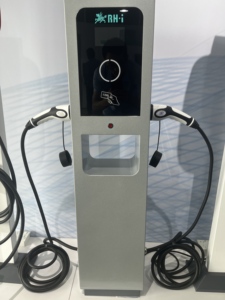 Nueva Estación de Carga para Vehículos Eléctricos de 44kW CA con 2 Conectores, Certificación CE Tipo 2, Lector de Tarjetas de Crédito/Aplicación POS - Product Image 2