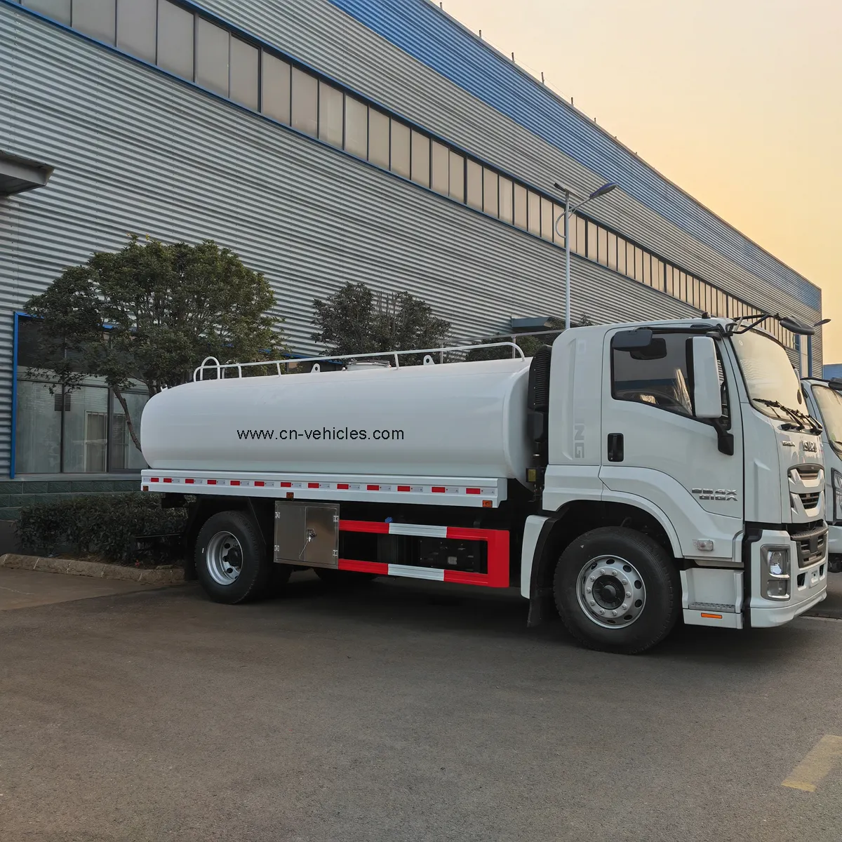 ISUZU 기가 16cbm 16000 리터 스테인레스 스틸 액체 식수 배달 트럭 신선한 우유 수송 탱크 트럭