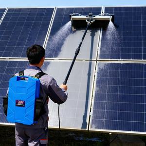 La brosse électrique à tige télescopique peut <span class=keywords><strong>nettoyer</strong></span> facilement <span class=keywords><strong>les</strong></span> panneaux solaires photovoltaïques, <span class=keywords><strong>les</strong></span> panneaux d'affichage et <span class=keywords><strong>les</strong></span> fenêtres. - Product Image 1