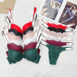 Ensemble de lingerie sexy en <span class=keywords><strong>dentelle</strong></span> tissée <span class=keywords><strong>Victoria</strong></span>'s, <span class=keywords><strong>soutien</strong></span>-<span class=keywords><strong>gorge</strong></span> respirant à volants avec culotte brodée discrète - Product Image 1