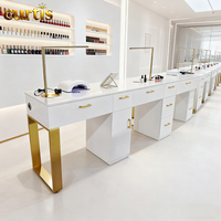Ensemble de table de manucure de luxe moderne à trois places avec éclairage LED, plateau en marbre et dépoussiéreur intégré pour salon commercial
