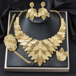 Ensemble de bijoux fantaisie plaqué or 18 carats en cuivre avec zircon, collier, bracelet, bague et boucles d'oreilles - Product Image 4