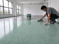 Peinture de sol en résine décorative sans solvant à base de sable coloré époxy pour sols en béton industriels et commerciaux