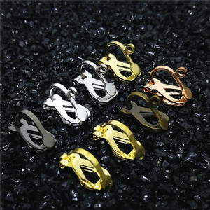 Boucles d'oreilles triangulaires à clipser en alliage de zinc plaqué, design géométrique pour accessoires de bijoux de mode - Product Image 1
