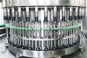 Soluzione Chiavi in Mano Certificata CE, Macchina Riempitrice d'Acqua per Bottiglie PET Personalizzata 18000BPH, 3-in-1: Risciacquatrice, Riempitrice e Tappatrice per Impianti Idrici - Product Image 4