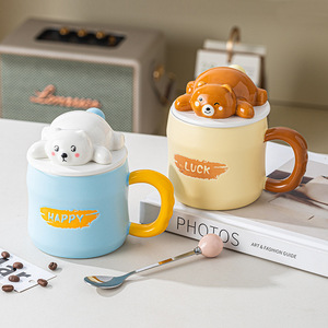 Tasses en céramique à motif de dessin animé des Trois Petits Ours coquins, avec couvercle et cuillère, de grande valeur, vente en gros - Product Image 6