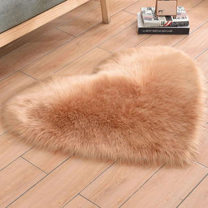 Tapis en fausse fourrure moelleux en forme de cœur, tapis de sol doux et pelucheux, tapis décoratif romantique pour <span class=keywords><strong>coiffeuse</strong></span> et salon - Product Image 2
