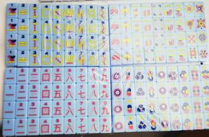 Ensemble de Mahjong en acrylique minimaliste <span class=keywords><strong>rose</strong></span>, orange, bleu <span class=keywords><strong>et</strong></span> vert de style américain fabriqué en usine de 160 carreaux, gravé à la main. - Product Image 2