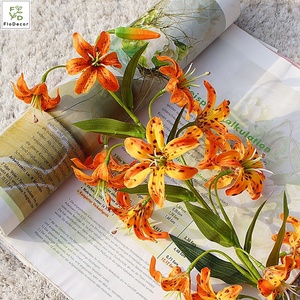 Hàng Mới Về Bán Buôn Hoa <span class=keywords><strong>Lily</strong></span> Lụa Nhân Tạo 15 Đầu Màu Đỏ Cam Ins Thích Hoa <span class=keywords><strong>Lily</strong></span> Lửa Cho Tiệc Cưới Trang Trí Nhà Cửa - Product Image 4