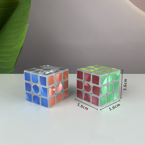 Vente flash - Cadeau <span class=keywords><strong>d</strong></span>'anniversaire créatif - <span class=keywords><strong>Cube</strong></span> magique éducatif 3x3x3 avec autocollants - 5,6 cm - Paillettes - Lumineux - Rotation fluide - Product Image 2