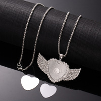 Collier tendance hip-hop en acier inoxydable avec aile d'ange ovale gravée sur mesure, plaqué or 18 carats, chaîne à maillons et design lettre
