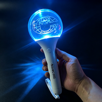 Bâton lumineux LED en acrylique personnalisé avec logo pour fans d'idoles, figurine 3D gravée, lumière de main lumineuse, bâton lumineux de cheering, fabrication en usine