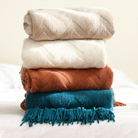 Quantité minimale de commande bas Super doux lit canapé confortable géométrique texturé Logo personnalisé tissu acrylique tricoté jeter couvertures avec gland
