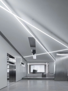 Perfil de alumínio para iluminação de decoração interna, formato em <span class=keywords><strong>U</strong></span>, com canal difusor de LED embutido, nas cores preto e branco. - Product Image 3