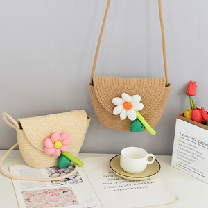 กระเป๋าใส่เหรียญเด็กแบบใหม่ กระเป๋าฟางลายดอกไม้ สไตล์เกาหลี กระเป๋าสะพายข้างขนาดเล็กทันสมัยสำหรับเด็กผู้หญิง - Product Image 3