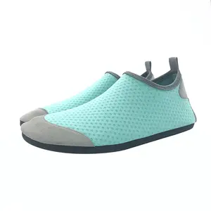 The factory price wading shoes Men's beach skiing swimming shoes river tracing barefoot women's quick dry skin shoes