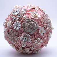 O-X662 Vente en gros Bouquet de mariée en cristal de satin brillant fait à la main avec des perles de mariage