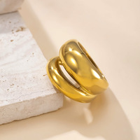 Meilleure vente Simple lisse Double couche pressée à l'huile grosse bague Vintage plaqué or étanche creuse en acier inoxydable bague pour femmes