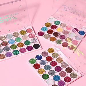 Paleta de Sombras de Ojos de 24 Colores para Crear Nuevos Looks de Maquillaje para Mujeres - Product Image 1