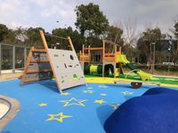 Granulés de caoutchouc EPDM pour revêtement de sécurité de parc d'attractions en plein air FN-CY-2512364 Surface de terrain de jeu en plein air