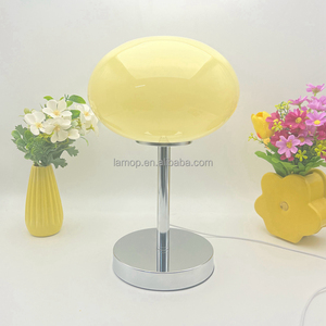 Lámpara de Mesa Ambiental Inspirada en Instagram, Estilo Bauhaus Vintage, Lámpara de Noche Femenina, Lámpara Decorativa para Dormitorio - Product Image 1