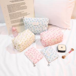 <span class=keywords><strong>Sac</strong></span> de maquillage à fleurs fraîches de style coréen Ins <span class=keywords><strong>Sac</strong></span> à <span class=keywords><strong>main</strong></span> multifonctionnel de grande capacité pour femmes étudiantes - Product Image 2