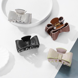 Pinza de Pelo Francesa Retro Brillante con Diseño de Parches y Lazo de Color Sólido, Hecha a Mano, Elegante y Delicada, Tipo Garra de Tiburón, Accesorio para el Cabello con Estilo - Product Image 1