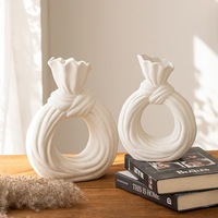 Nouvelle ferme Unique moderne nordique élégant blanc cercle rond fleur beignet Vases en céramique pour la décoration intérieure