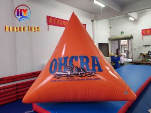 Bouée publicitaire gonflable en PVC HUAYUE, jouet aquatique triangulaire rouge pour jeux en plein air, garantie <span class=keywords><strong>de</strong></span> 2 ans - Product Image 5