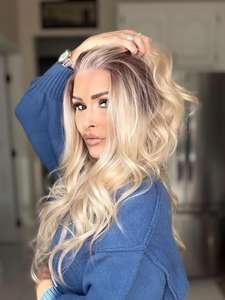 Venta al por mayor de pelucas sintéticas premium Celebrity Highlight, resistentes al calor, con encaje 13x4 y línea de cabello escandinava. - Product Image 2