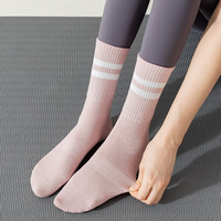Xiangyi Calcetas Sports Yoga Pilates Crew rayé coton solide anti-dérapant sol femmes Pilates Crew Grip chaussettes