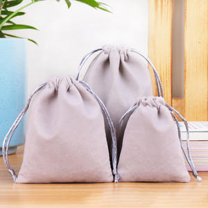 Sac de sport en tissu recyclé dynamique conçu pour l'entraînement physique, les séances de gym et le transport quotidien avec un espace de rangement pratique - Product Image 5