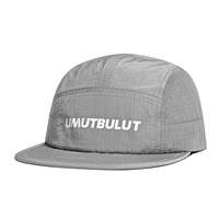 Casquette de randonnée sportive à 5 panneaux en nylon imperméable à séchage rapide avec logo personnalisé et visière plate