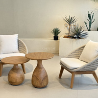 Chaise d'extérieur moderne avec dossier en corde tressée et coussins pour jardin, terrasse et villa
