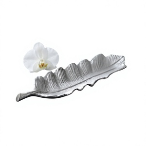 Plateau en argent contemporain minimaliste, texture sculpturale, objet d'art pour la cuisine et la salle à manger - Product Image 1