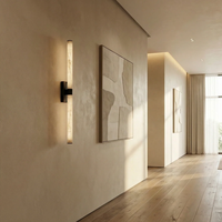 Applique murale LED de luxe style Onyx avec cadre métallique, lumière blanc chaud 3500K, design contemporain pour hôtels, villas et intérieurs résidentiels