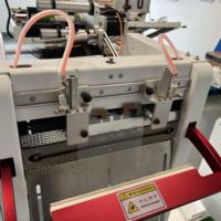 Machine d'emballage automatique personnalisée pour sacs en papier ou en plastique pré-ouverts sur rouleau, basée sur les échantillons du client