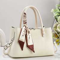 Sac à main élégant en cuir PU avec écharpe, couleur unie, grand format, fermeture éclair, bandoulière réglable, décorations chaînes, polyester