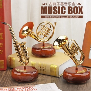 2023 boîte à musique rotative <span class=keywords><strong>guitare</strong></span> violon boîte à musique cadeau d'<span class=keywords><strong>anniversaire</strong></span> décoration créative boîte à musique pour fête gâteau décoration fournisseurs - Product Image 2
