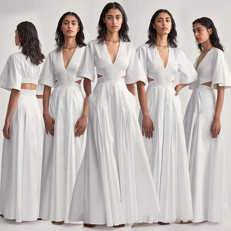 Robe blanche élégante pour femmes, avec col en V