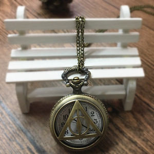 Montre de poche rétro en bronze, grande taille, style classique, cadeau pour étudiant, montre aux motifs des Horloges de la Mort - Product Image 1