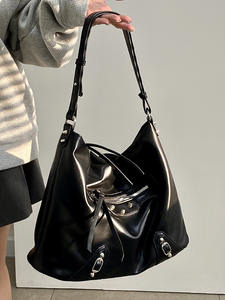 Sac fourre-tout tendance pour femme en PU grande capacité, doublure polyester, fermeture éclair, léger, avec une seule poignée, sac à bandoulière et sac porté croisé - Product Image 6