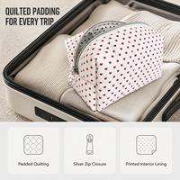Pochette de toilette matelassée à imprimé cœur, trousse de voyage rembourrée, fermeture éclair argentée, vente en gros OEM, fournisseur d'usine avec logo personnalisé