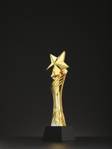 Klassische Folk Art Style Resin Award Trophäe Plakette Vergoldung Budget-freundliches Bastel-Souvenir mit benutzer definierten Logo-Formulierung Ornamente