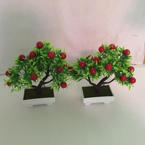 Bonsaï artificiel Qi Xing Fruit de la Fortune 15x20 cm, décoration de bureau en plastique, plante aux baies rouges pour la maison et le bureau - Product Image 2