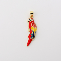 Élégant pendentif en émail plaqué or en forme de perroquet, breloque oiseau ara rayonnant pour une touche unique de bijouterie tropicale
