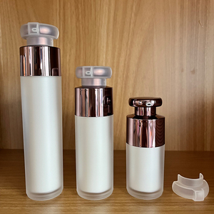 Bouteille de lotion ronde en or Bouteille cosmétique acrylique à pompe sans air 15ml 30ml 50ml - Product Image 2